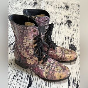 💕Vintage Steve Madden Floral Print Combat Boots💕